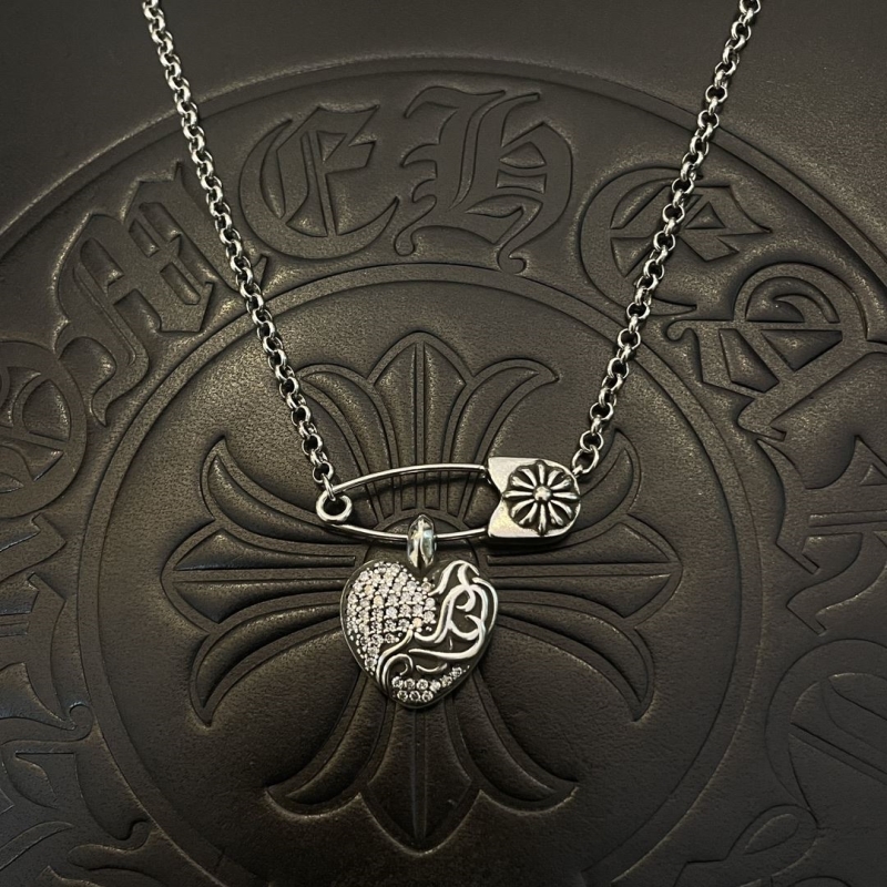 Ch*0me He**ts necklaces